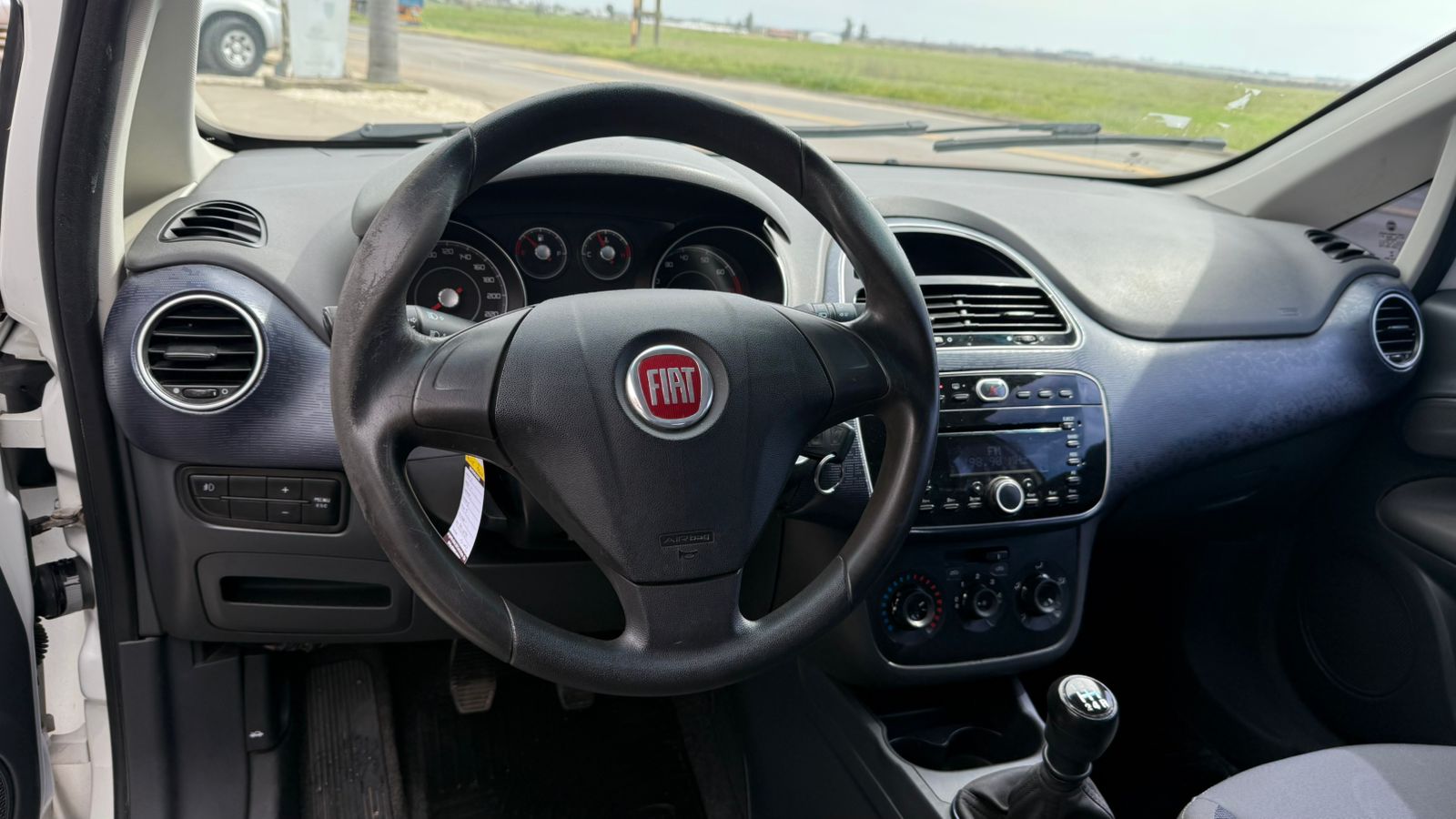 FIAT - PUNTO ATTRACTIVE 1.4 - MANUAL  - 2014